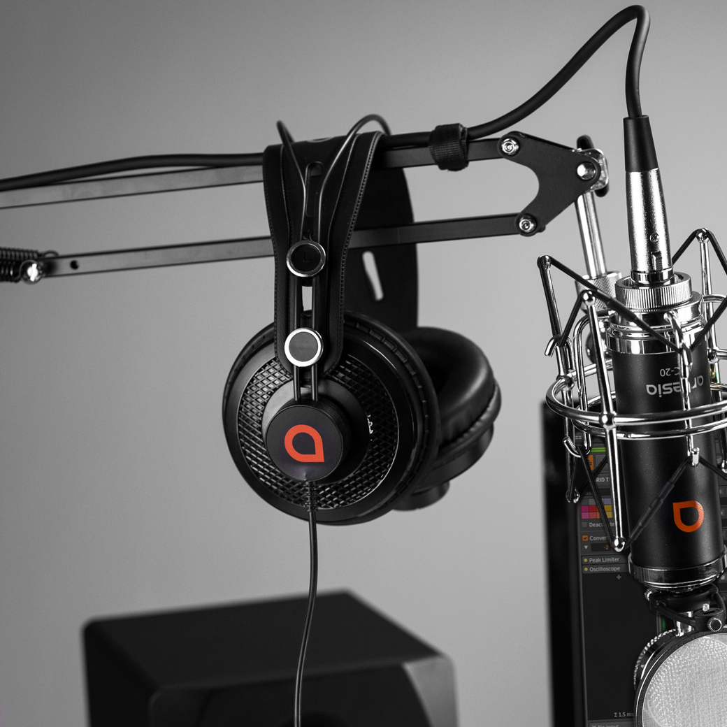 Artesia AMH-11 Studio Headphones