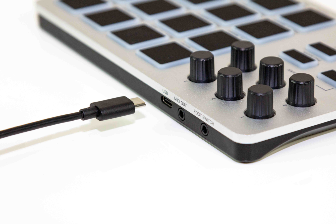 Artesia Pro Xjam output with mini usb MIDI foot switch